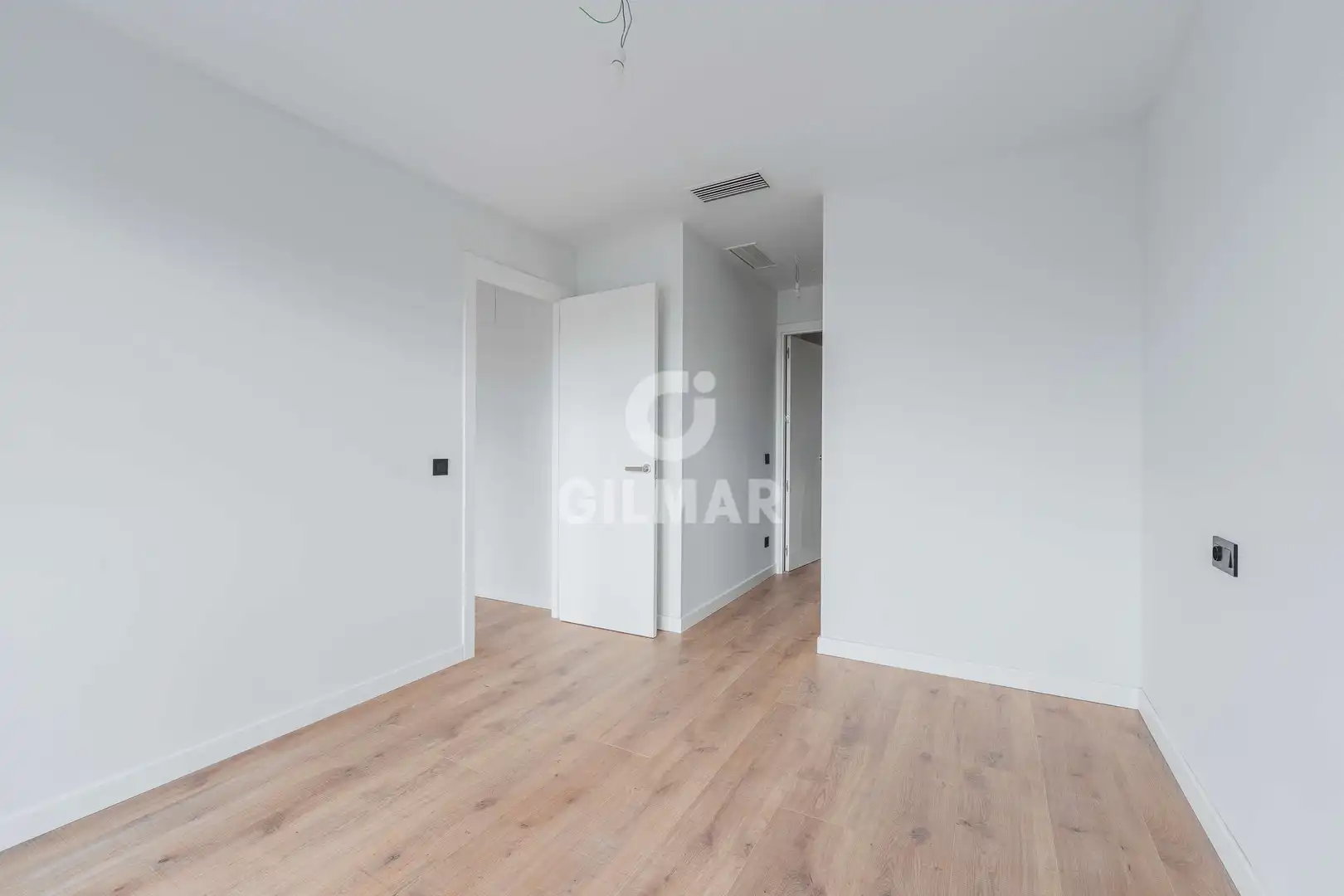 Habitación de Ático en venta en Madrid con Calefacción, Trastero y Balcón
