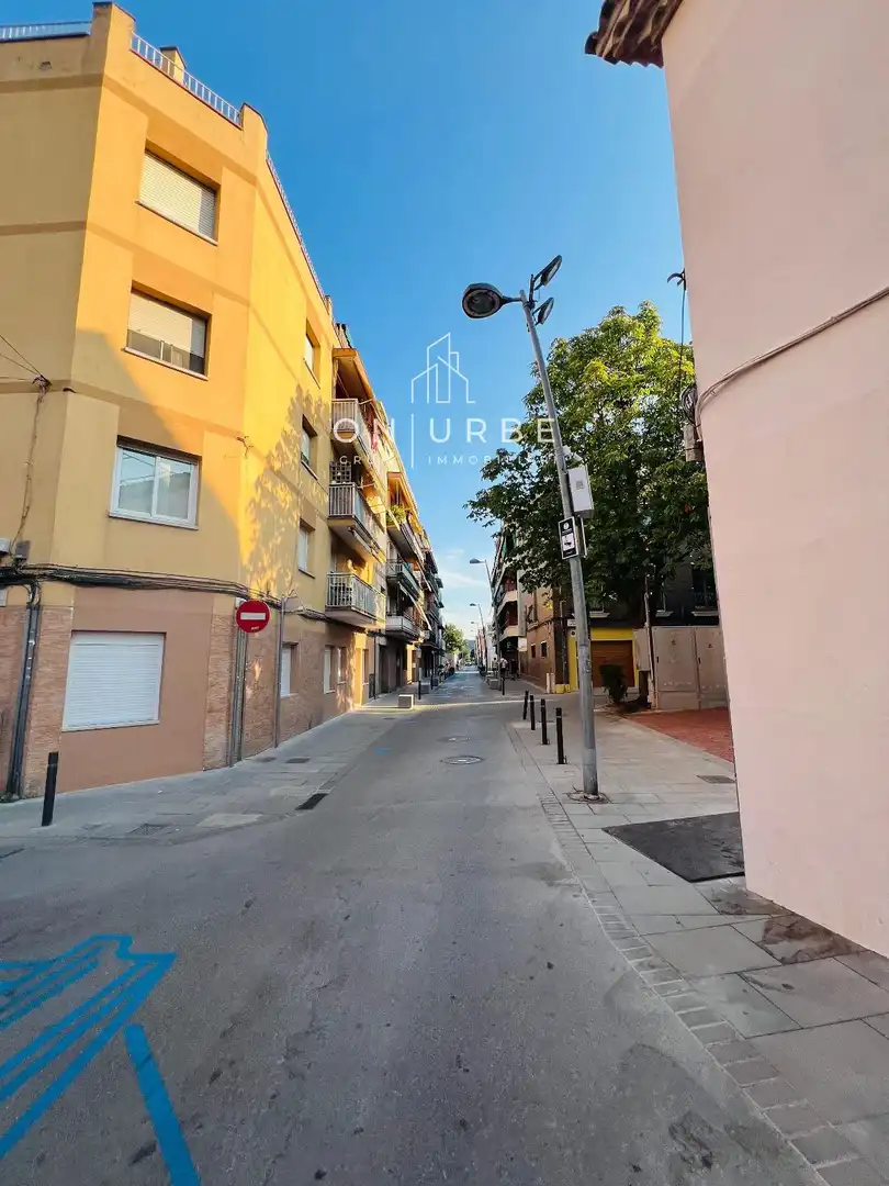 Vista exterior de Pis en venda en La Llagosta amb Aire condicionat, Terrassa i Moblat