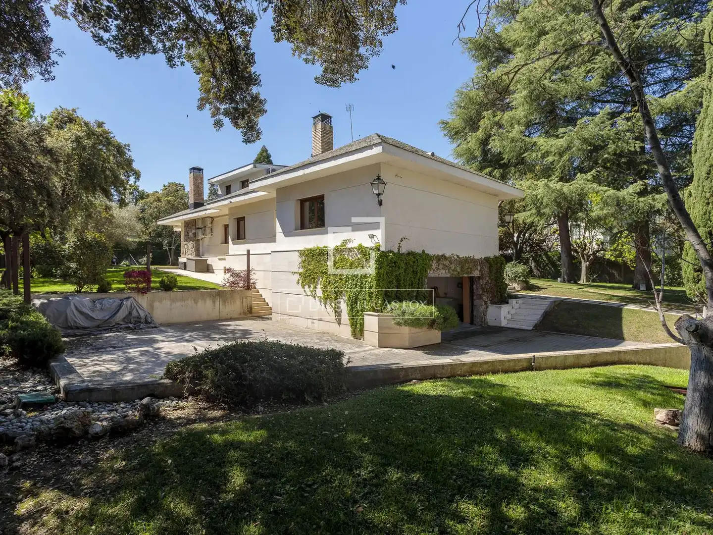 Vista exterior de Casa o xalet de lloguer en La Moraleja amb Aire condicionat, Calefacció i Jardí privat