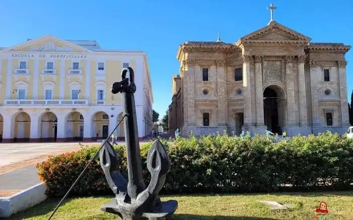 Vista exterior de Casa adosada en venda en San Fernando amb Aire condicionat, Terrassa i Balcó