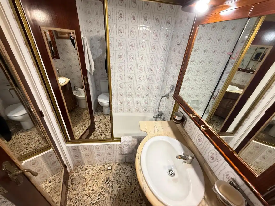 Baño de Piso en venta en Zaragoza con Calefacción, Trastero y Balcón