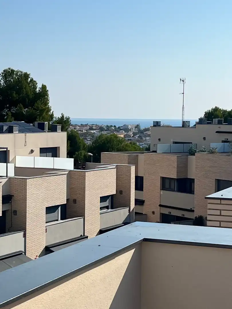 Vista exterior de Casa adosada en venda en Torredembarra amb Calefacció, Terrassa i Moblat