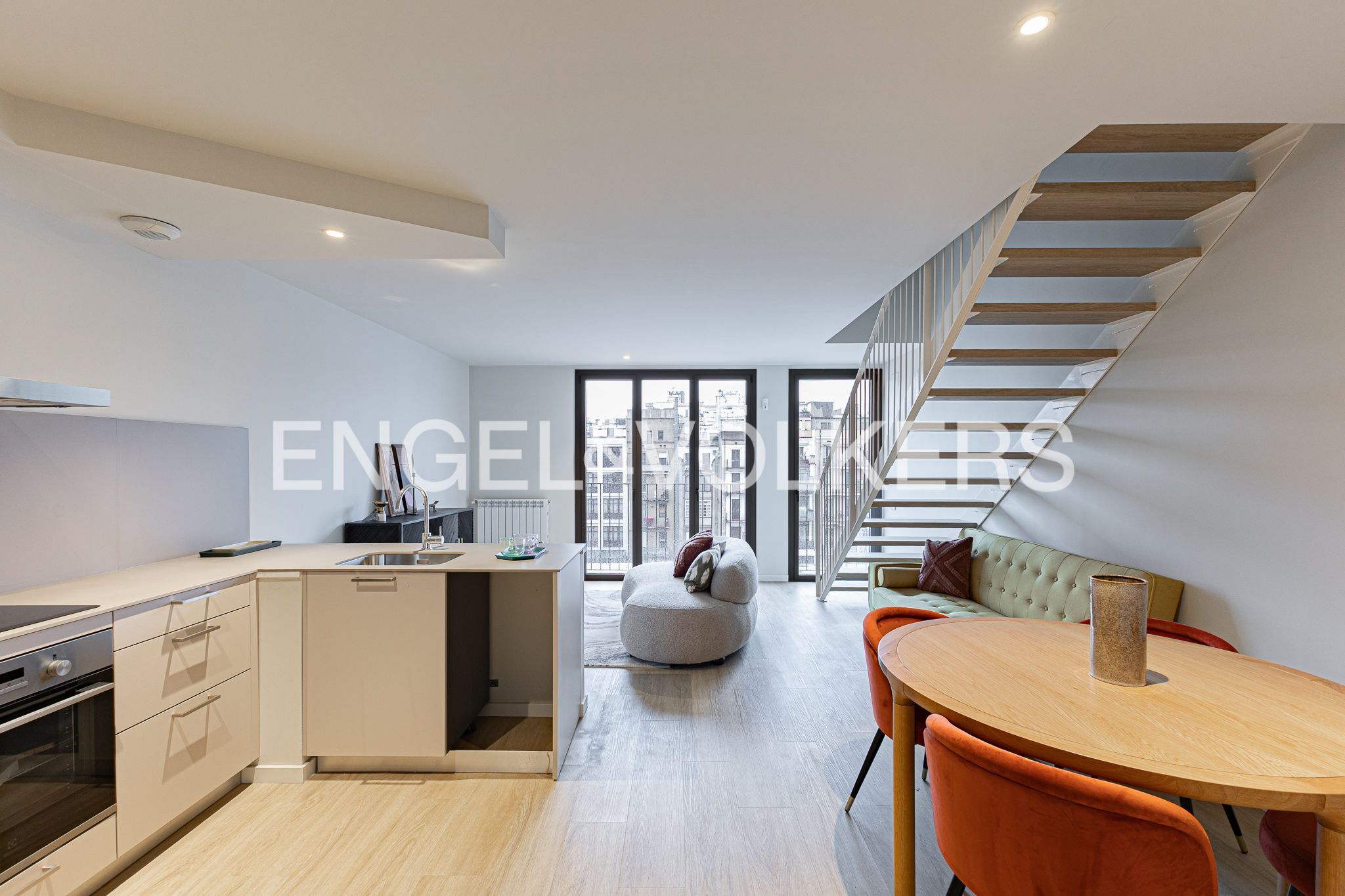 Sala d'estar de Dúplex en venda en  Barcelona Capital amb Aire condicionat, Calefacció i Parquet