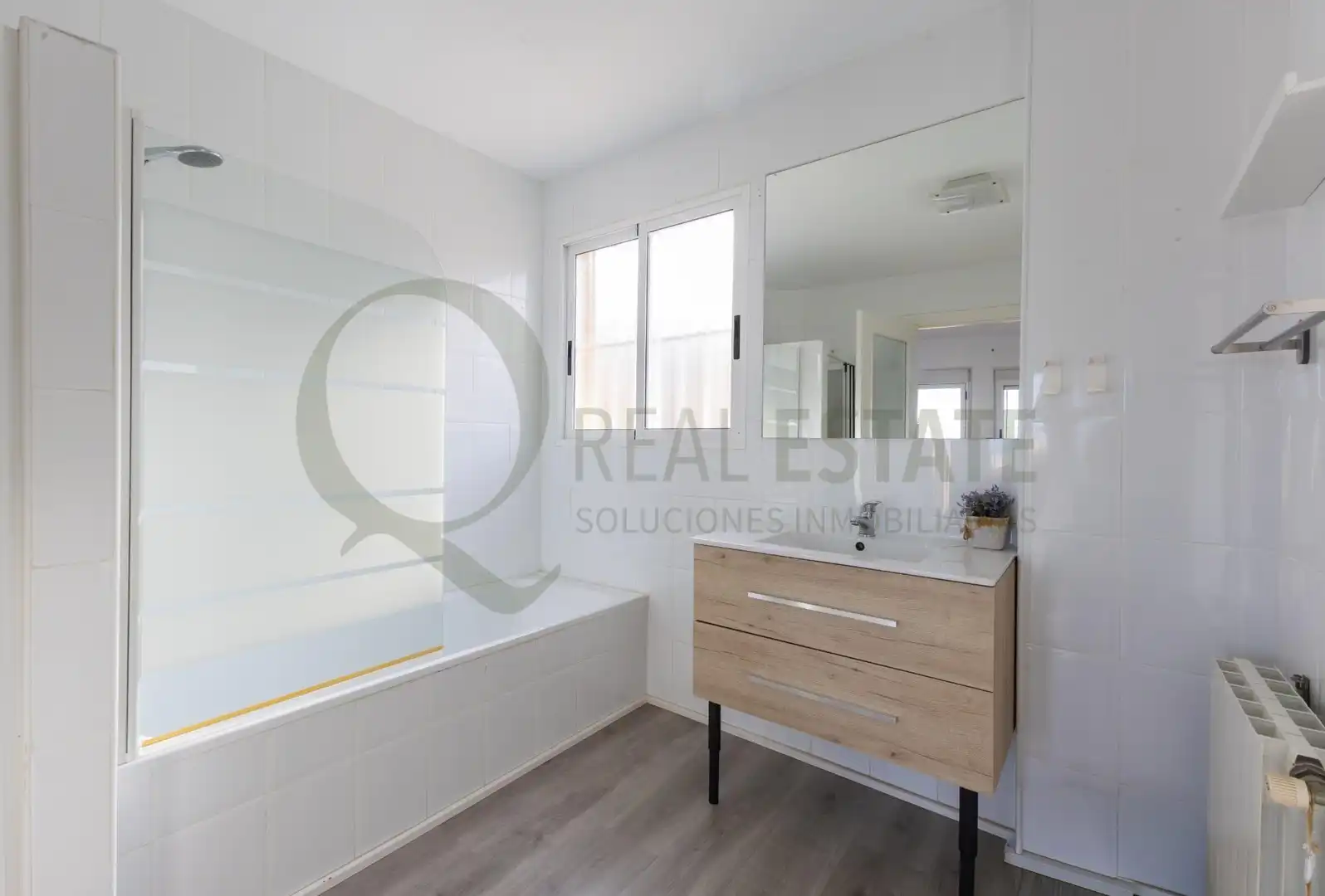 Baño de Casa o chalet en venta en Alicante / Alacant con Jardín privado, Terraza y Trastero