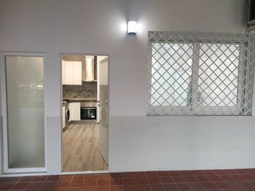 Local comercial en alquiler en Este - Alcosa- Torreblanca