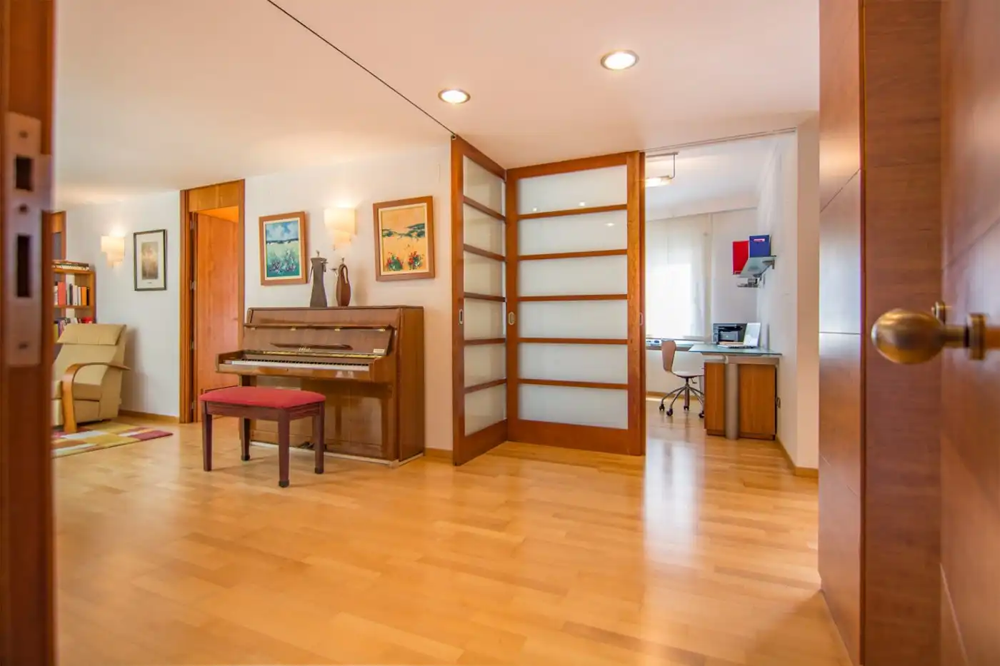 Houses for sale in Calle COMPOSITOR JOAQUIM SERRA, 3, Eixample - Horta Capallera
