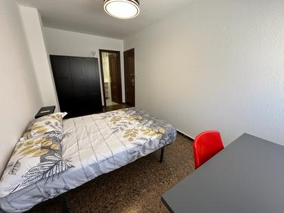 Bedroom of Flat to share in  Zaragoza Capital  with Air Conditioner, Terrace and Balcony