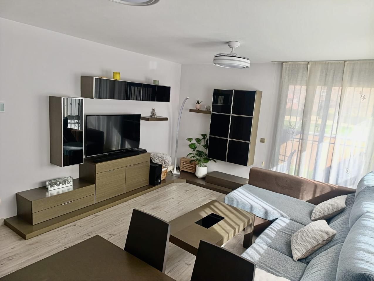 Wohnzimmer von Erdgeschoss zum Verkauf in Utebo mit Klimaanlage, Heizung und Terrasse