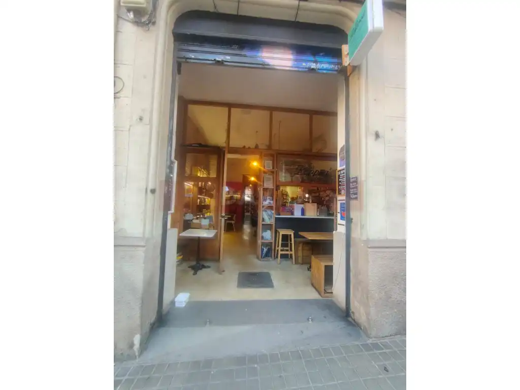 Business premises for transfer in Calle Tapioles, imagen 2