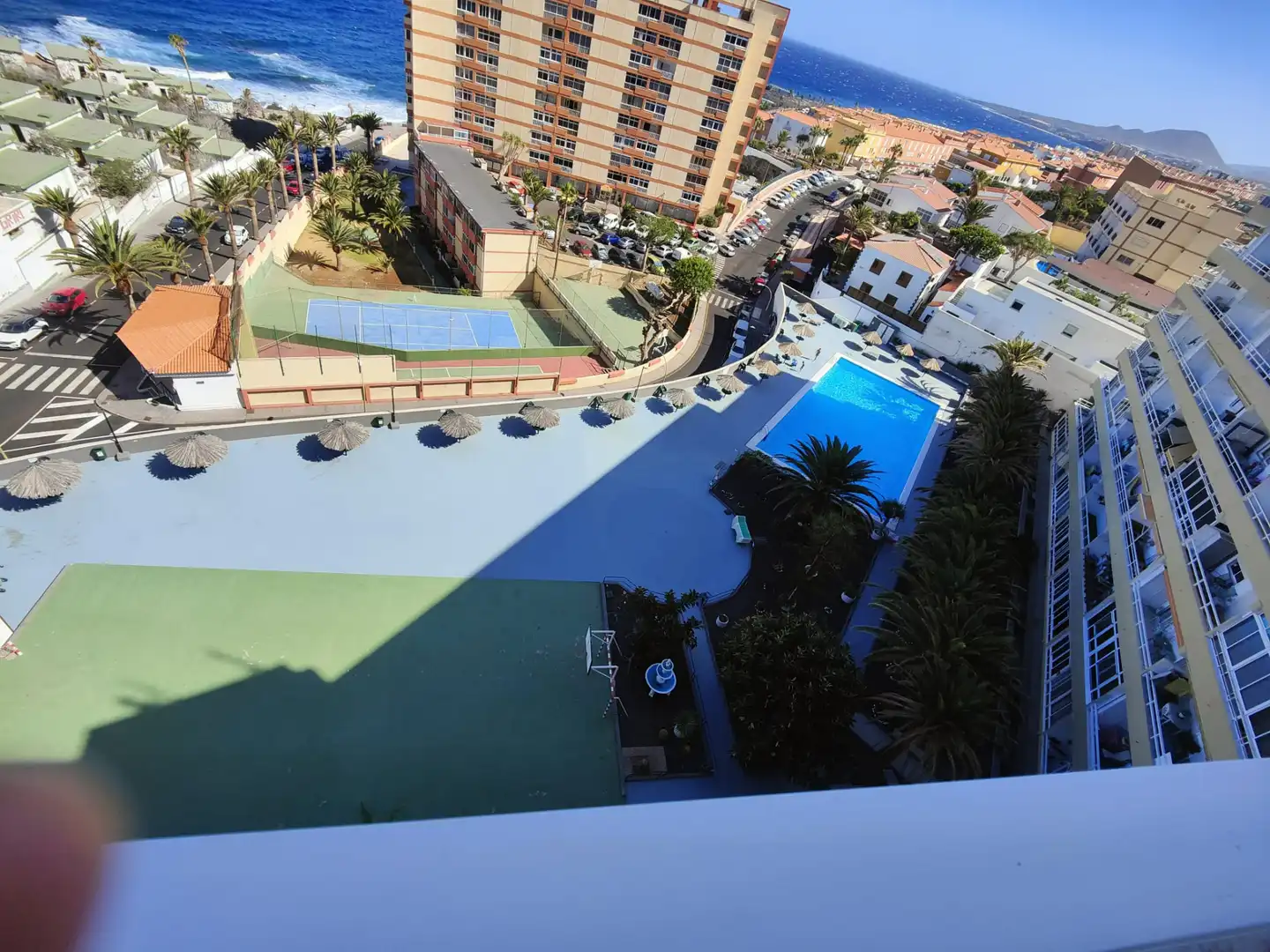 Piscina de Apartament de lloguer en Candelaria amb Moblat, Rentadora i Balcó