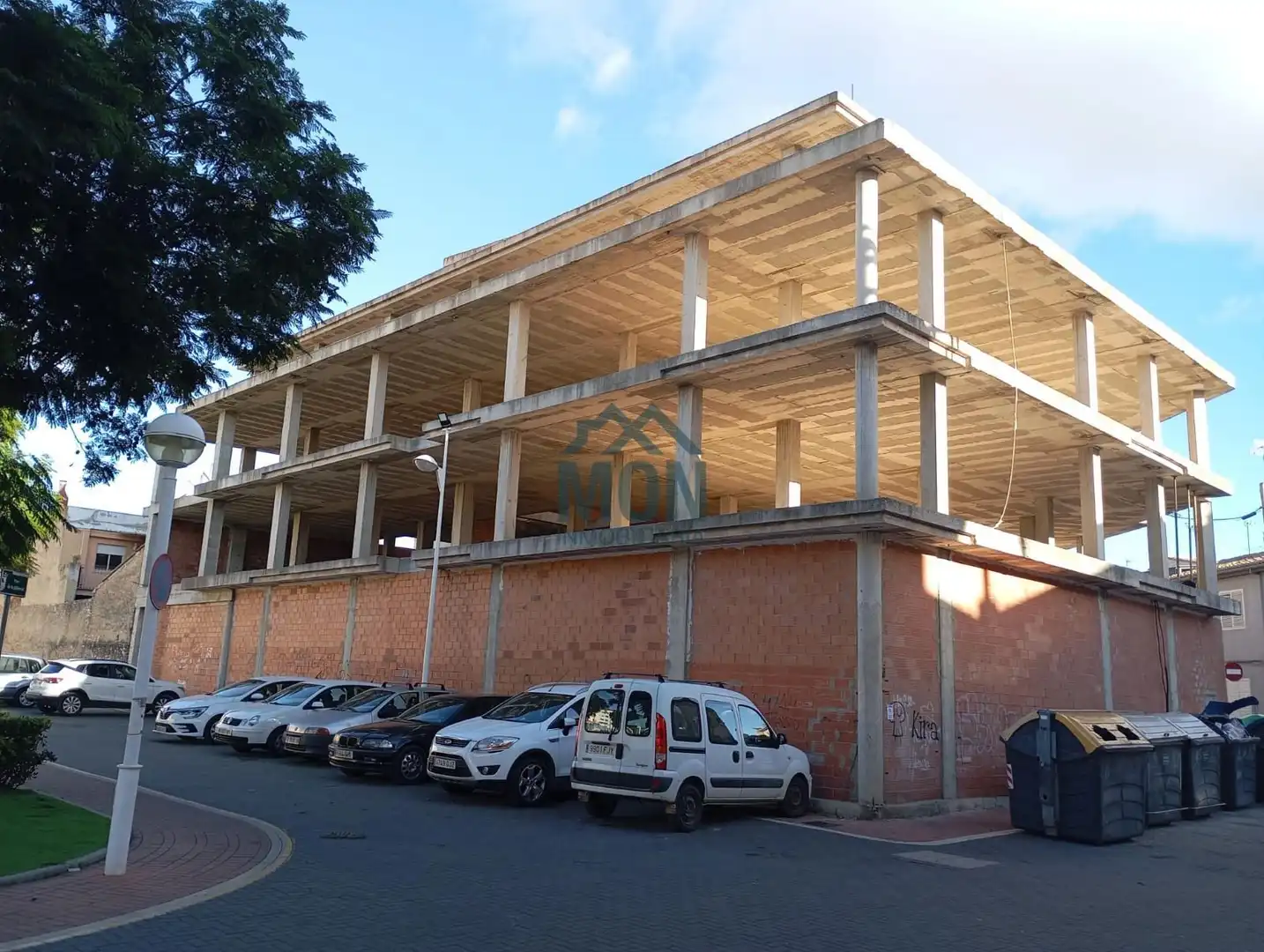 Vista exterior de Edifici en venda en Montserrat