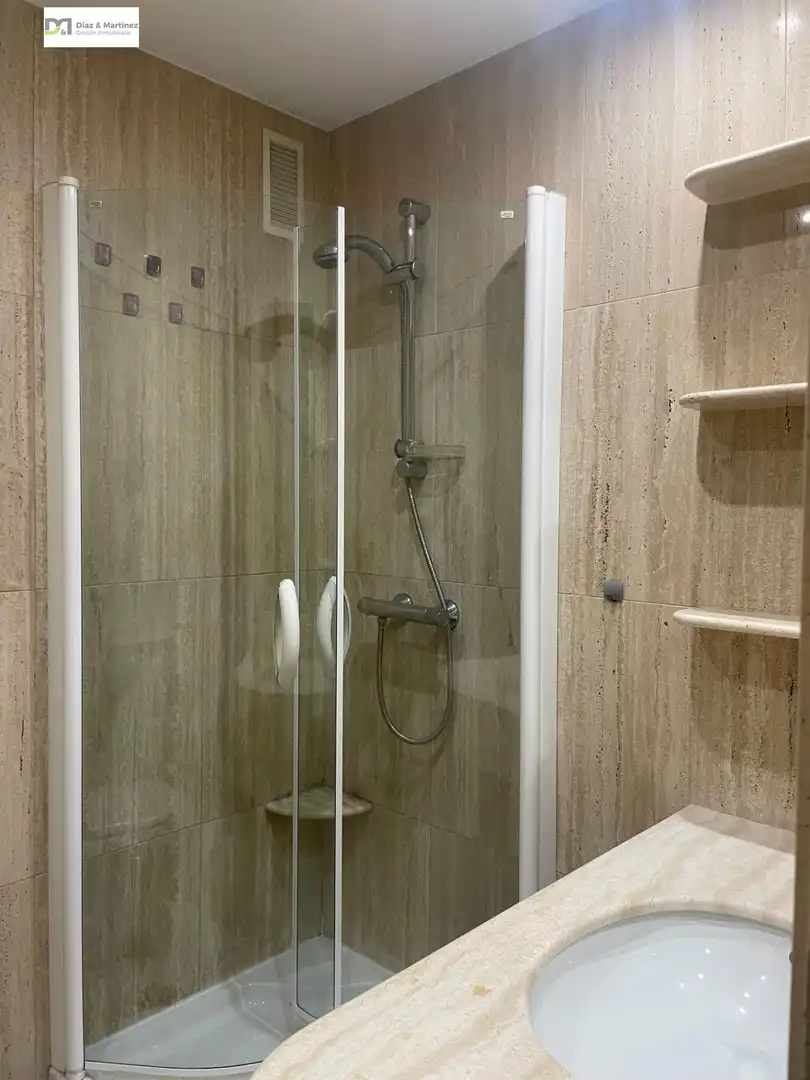 Badezimmer von Wohnung zur Miete in León Capital  mit Heizung, Parkett und Terrasse