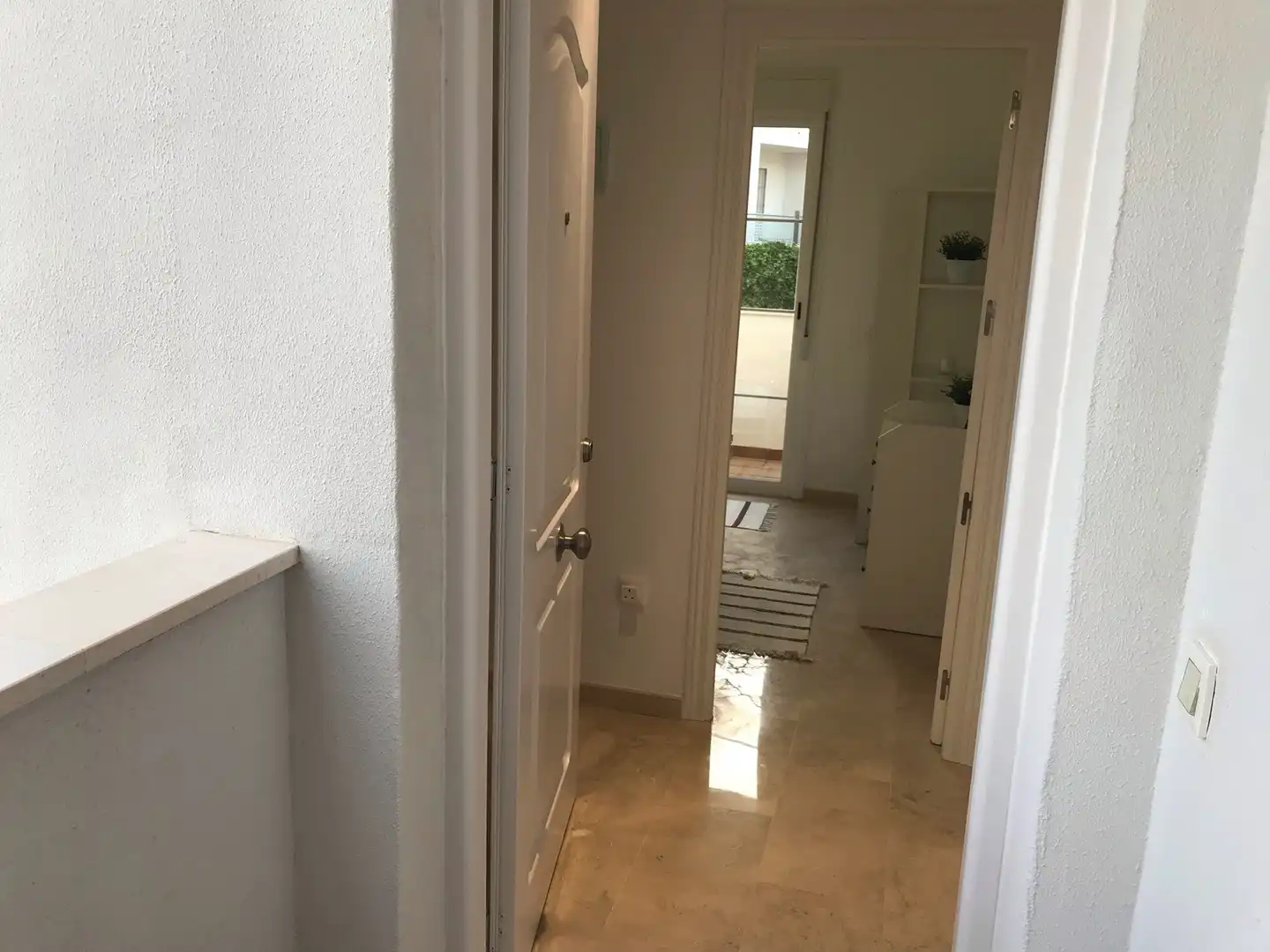 Wohnungen zum Verkauf in Manilva mit Klimaanlage, Terrasse und Abstellraum