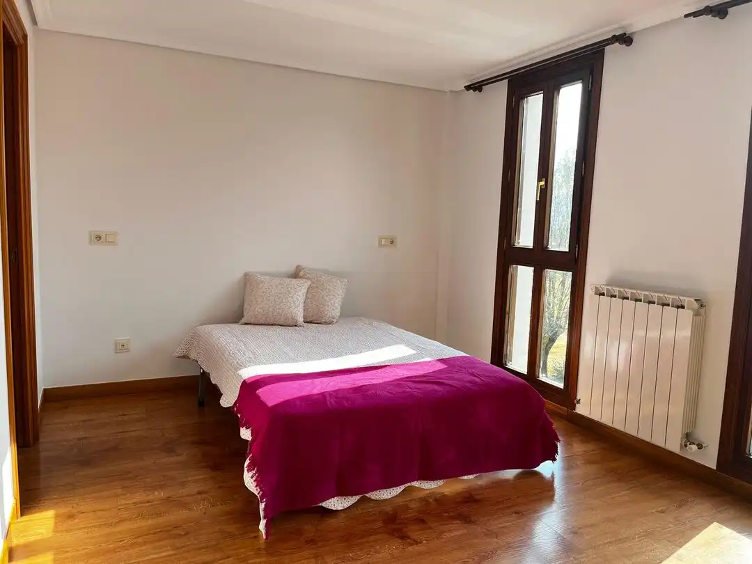 Habitación de Casa o chalet en venta en Lizoain-Arriasgoiti / Lizoainibar-Arriasgoiti con Calefacción, Terraza y Balcón
