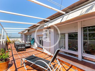 Penthouse mit Aufzug zur Miete in Calle San Quintín 10