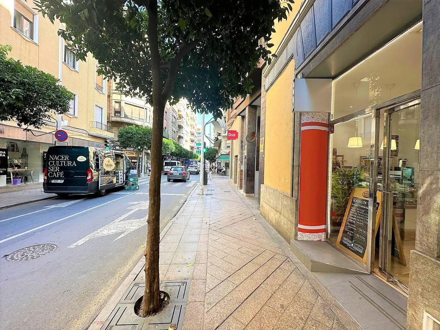 Vista exterior de Local de alquiler en Murcia