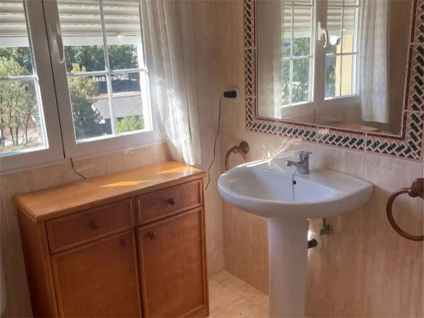 Badezimmer von Wohnung zur Miete in Cercedilla mit Privatgarten, Abstellraum und Möbliert
