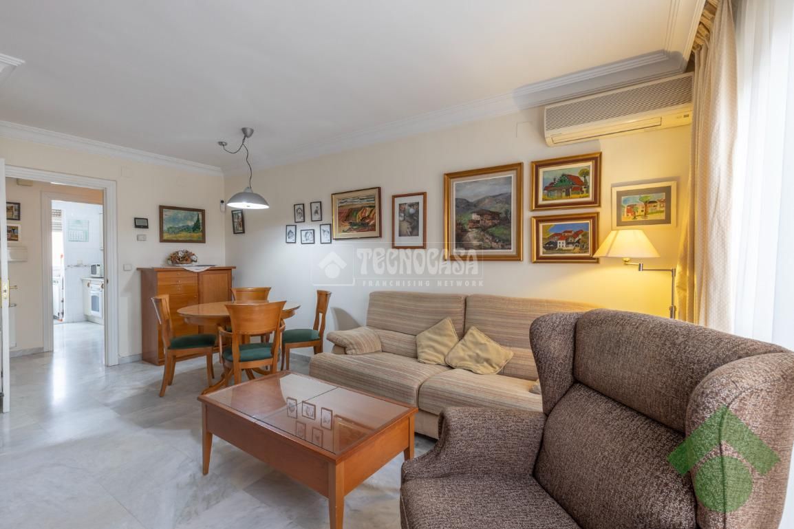 Living room of Flat for sale in  Granada Capital  with Air Conditioner, Heating and Furnished