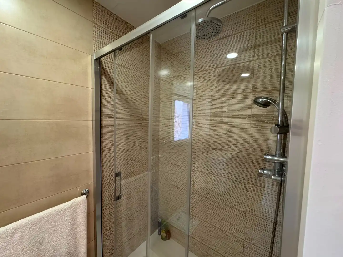 Baño de Casa o chalet en venta en El Campello con Aire acondicionado, Calefacción y Jardín privado