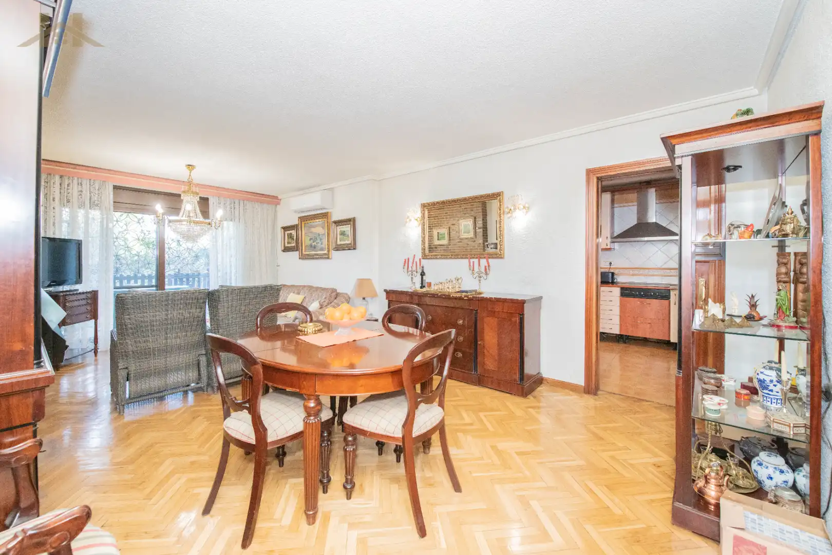 Comedor de Casa adosada en venta en Pozuelo de Alarcón con Aire acondicionado, Calefacción y Jardín privado