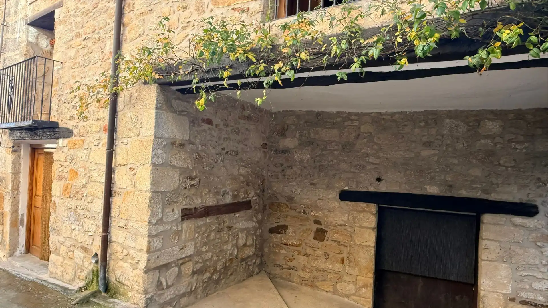 Terrassa de Casa o xalet en venda en Puertomingalvo amb Calefacció, Traster i Balcó