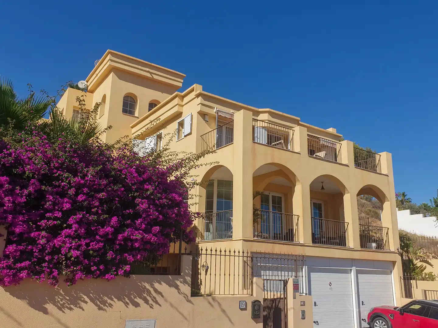 Villa con piscina in vendita a Calle Altos del Golf 19