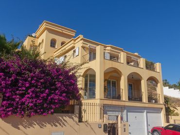 Villa avec piscine à vendre à Calle Altos del Golf 19