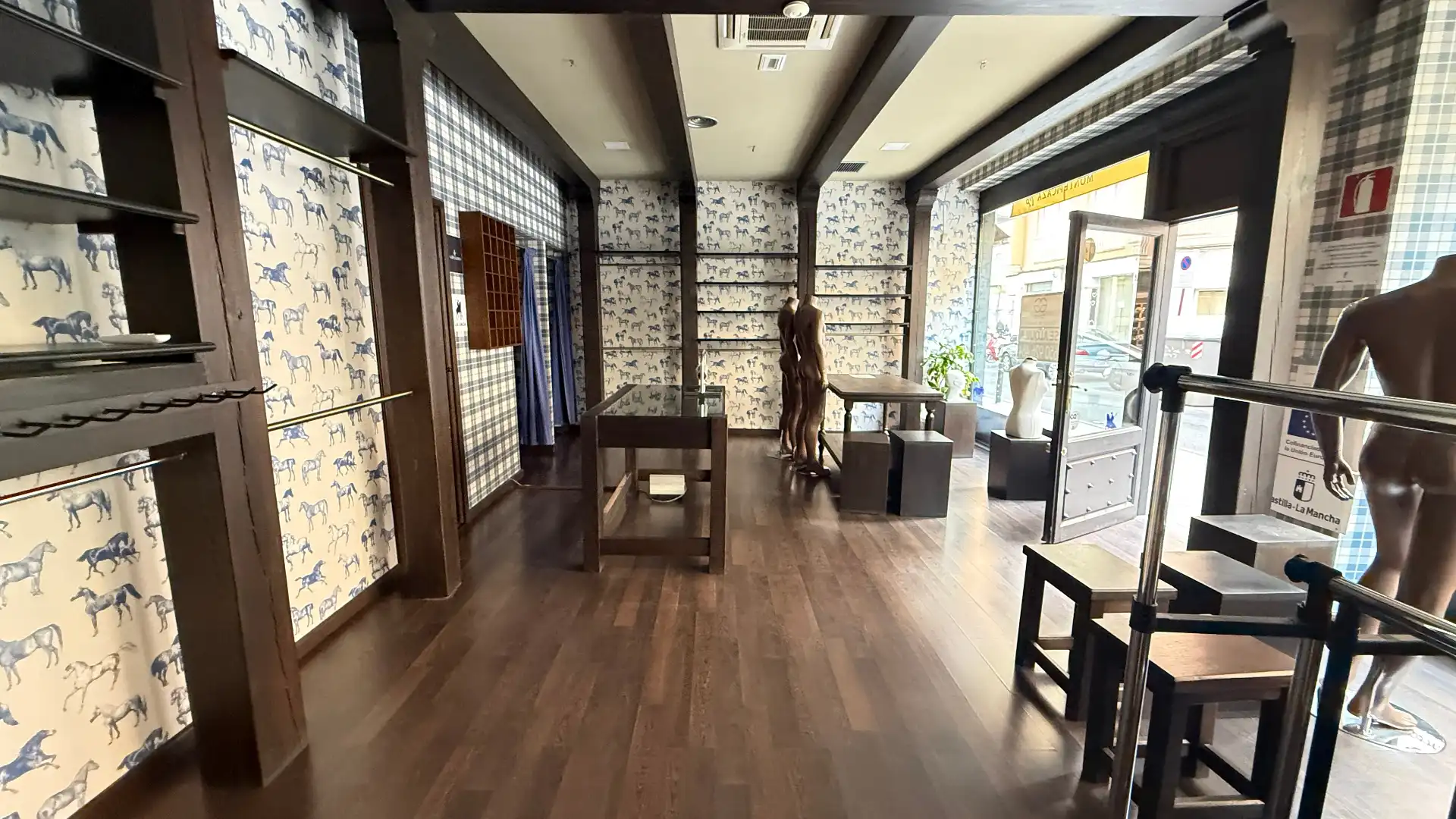 Local de alquiler en Albacete con Aire acondicionado, Calefacción y Parquet