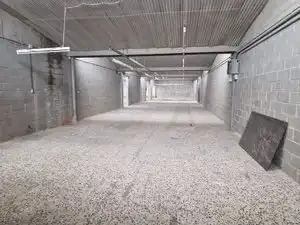 Parkplatz von Fabrikhallen zum Verkauf in Santa Maria d'Oló mit Alarm