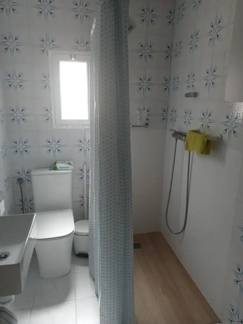 Bathroom of Flat for sale in Valencia  with Air Conditioner, Private garden and Furnished