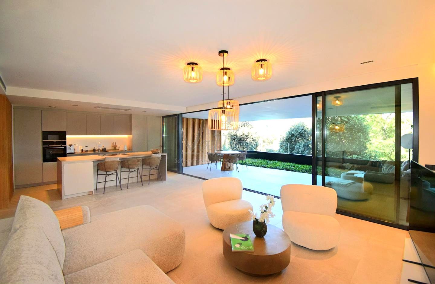 Sala d'estar de Apartament en venda en Sotogrande amb Aire condicionat, Calefacció i Terrassa