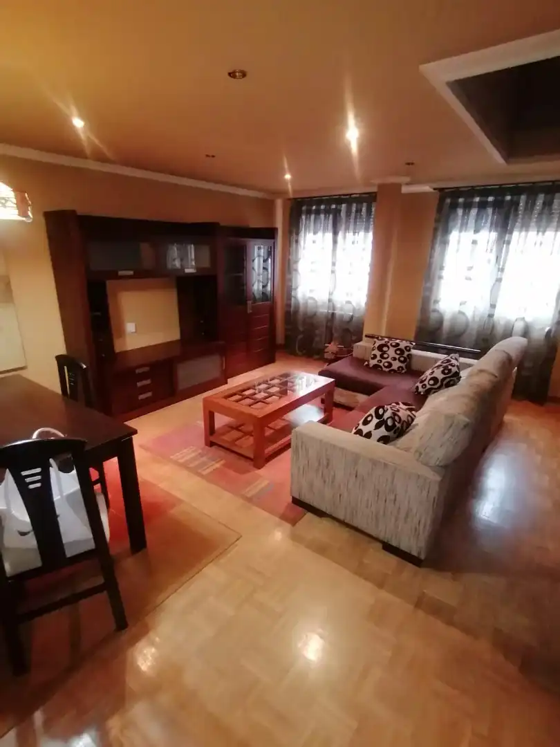 Sala d'estar de Dúplex en venda en Gijón  amb Calefacció, Parquet i Traster