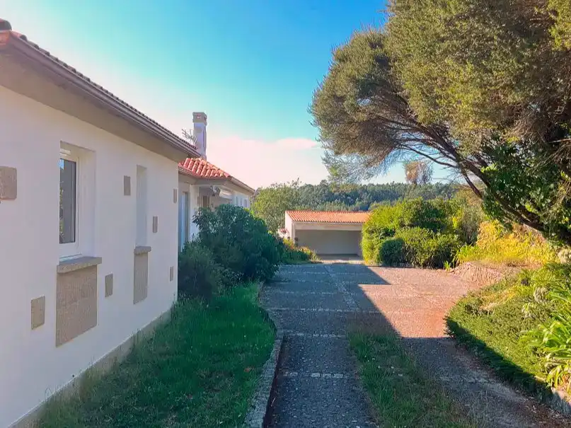 Vista exterior de Casa o xalet en venda en Vilagarcía de Arousa amb Balcó