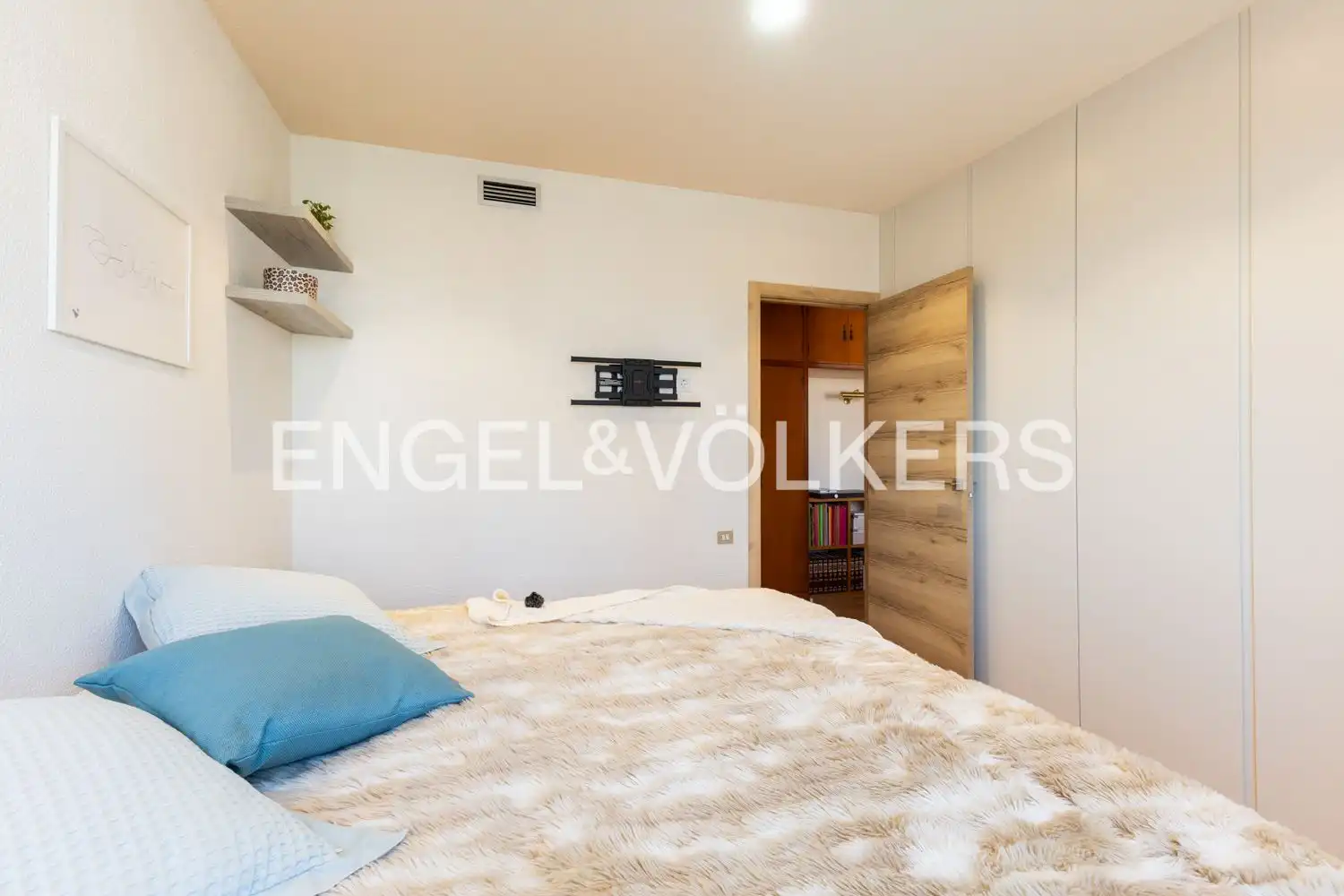 Bedroom of Attic for sale in Castellón de la Plana / Castelló de la Plana  with Air Conditioner, Heating and Parquet flooring