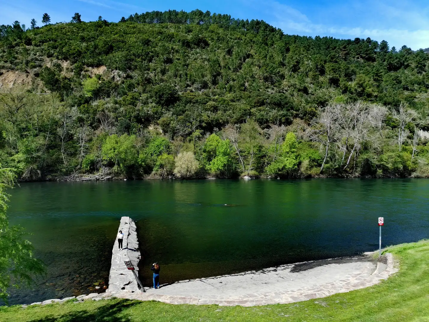 Vista exterior de Edifici en venda en Quiroga amb Piscina comunitària