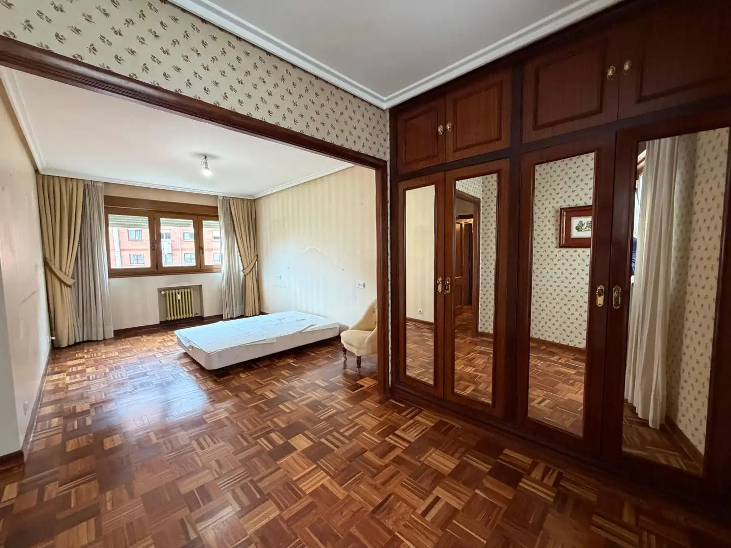 Habitación de Piso en venta en Avilés con Calefacción, Parquet y Terraza