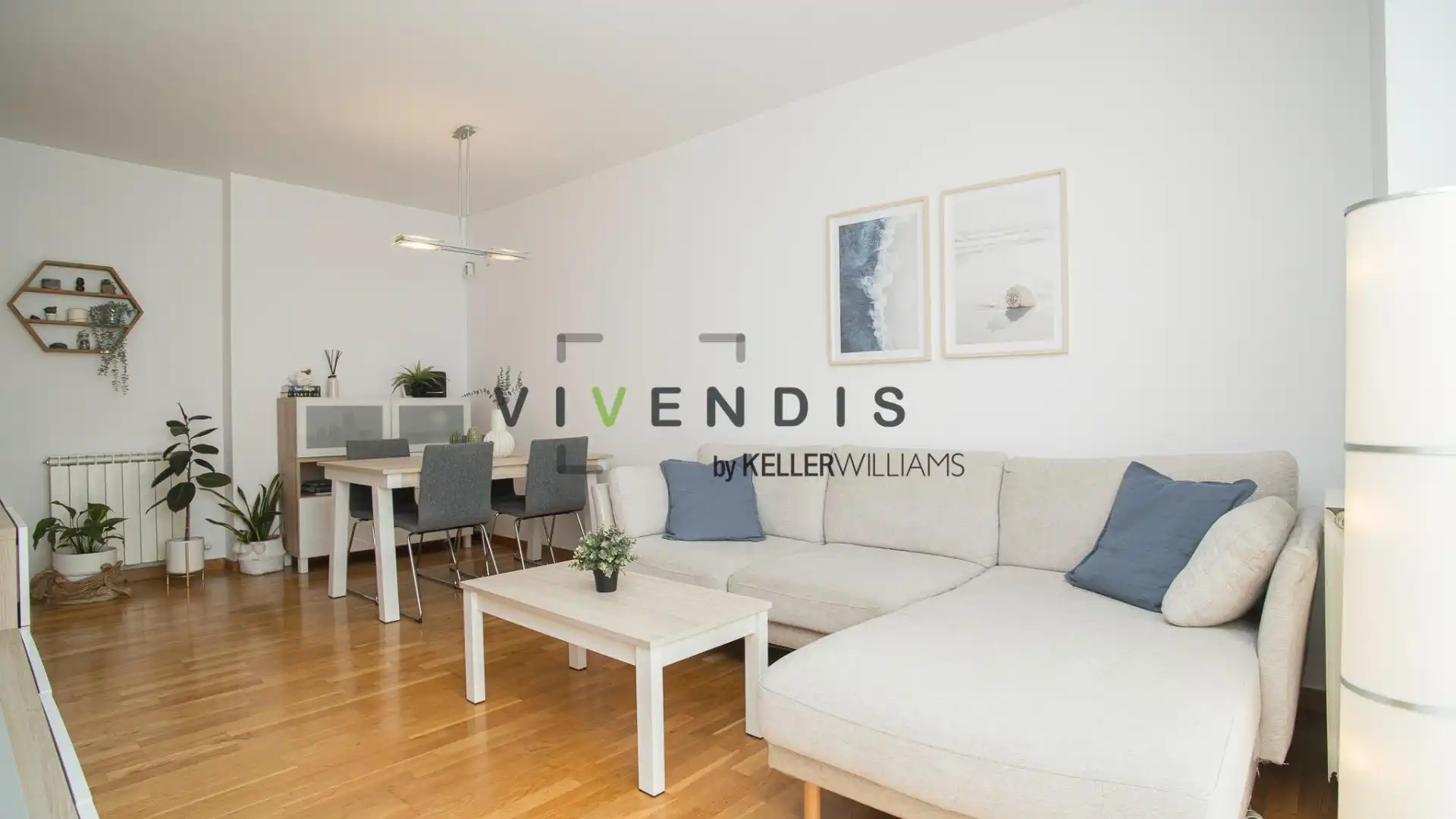 Sala d'estar de Pis en venda en Sant Andreu de la Barca amb Parquet, Balcó i Piscina comunitària