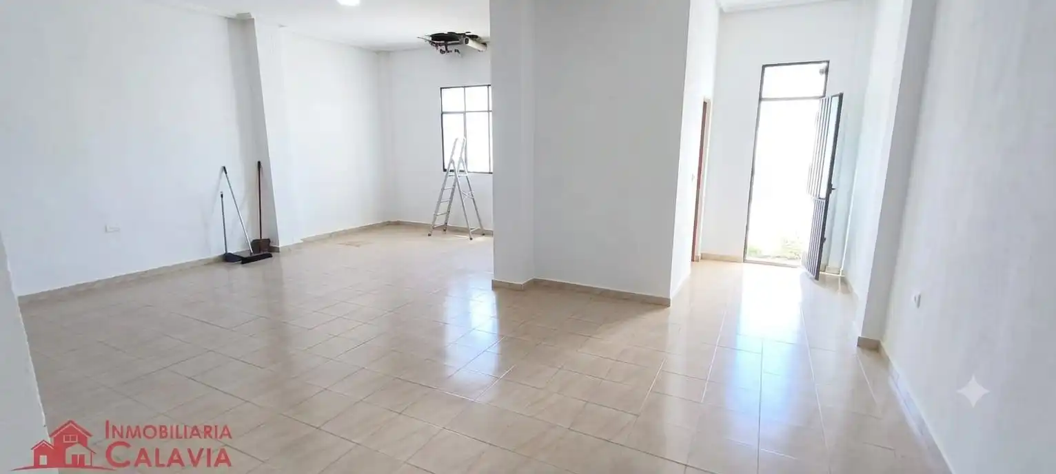 Commercial properties for rent in Baeza