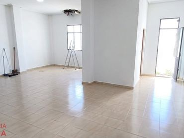 Gewerbefläche zur Miete in Baeza