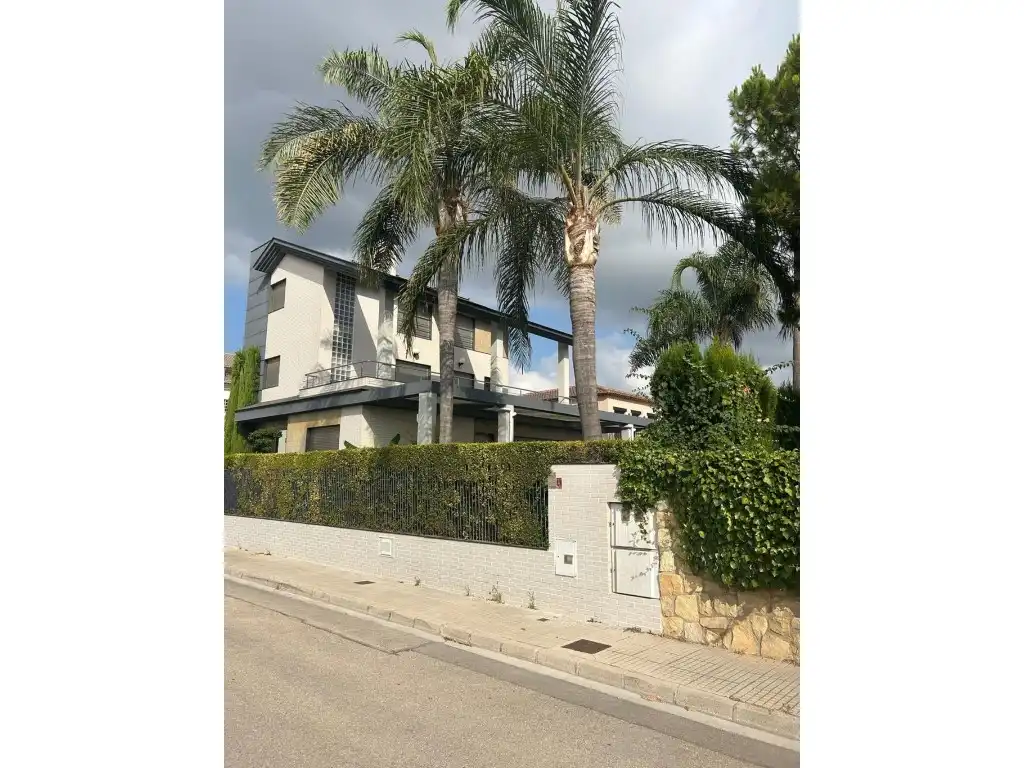Vista exterior de Casa o xalet en venda en Gandia amb Aire condicionat, Jardí privat i Terrassa