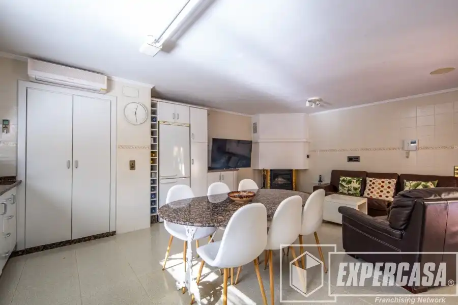 Menjador de Casa o xalet en venda en Alaquàs amb Aire condicionat, Terrassa i Piscina