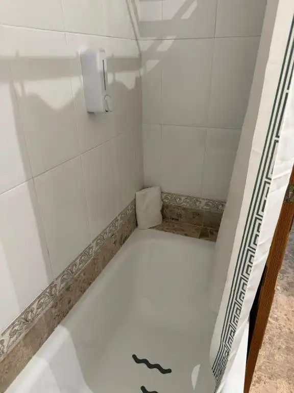 Baño de Piso para compartir en Córdoba con Aire acondicionado, Calefacción y Amueblado