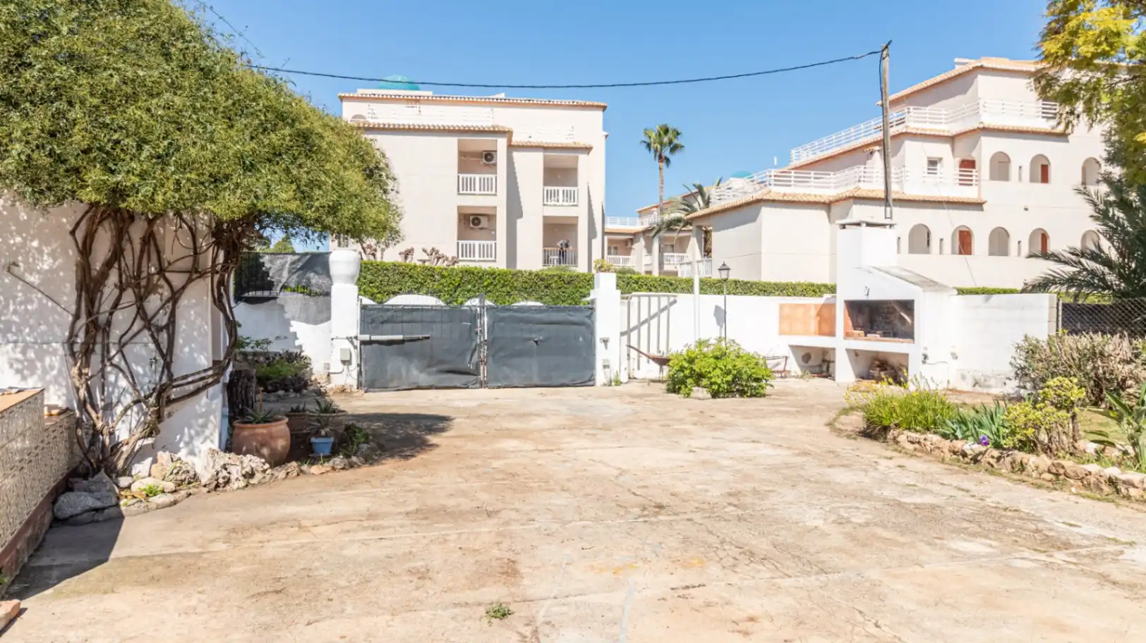 Außenansicht von Haus oder Chalet zum Verkauf in Dénia mit Privatgarten, Terrasse und Abstellraum