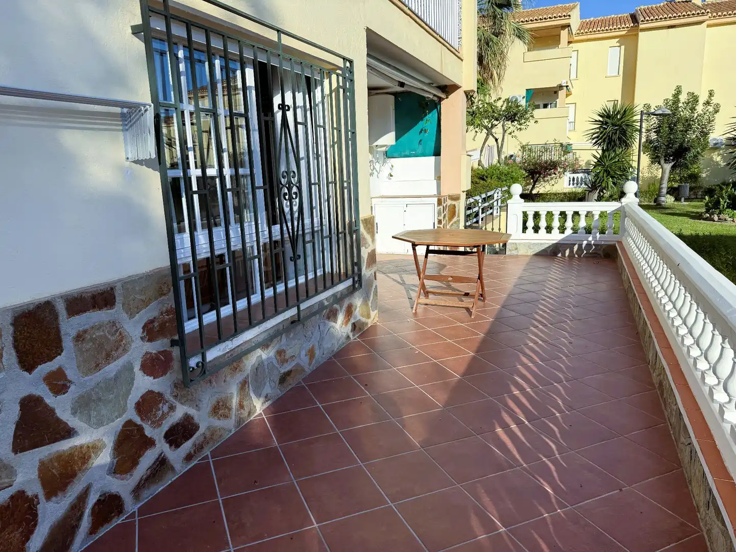 Terrassa de Pis de lloguer en Motril amb Terrassa, Moblat i Piscina comunitària