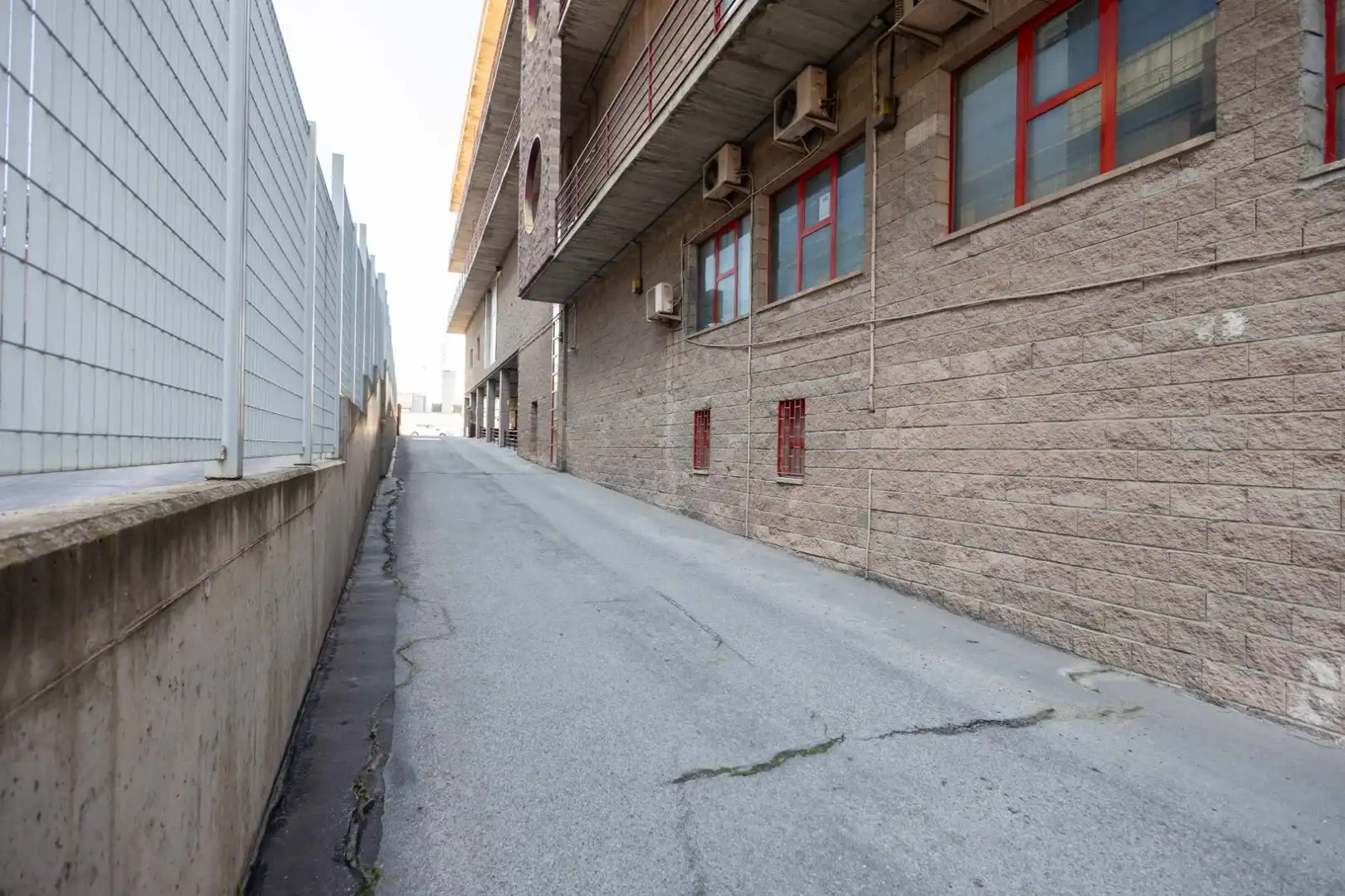 Exterior view of Commercial properties for rent in Madrid  with Air Conditioner