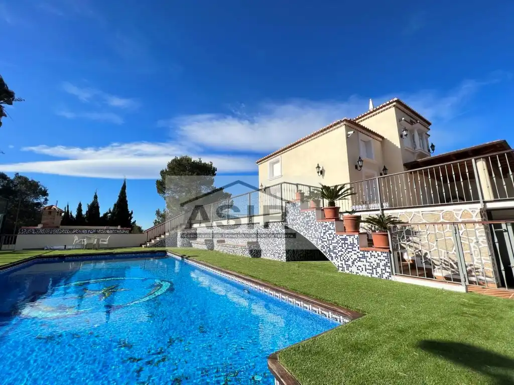 Vista exterior de Casa o chalet en venta en Alzira con Aire acondicionado, Terraza y Piscina