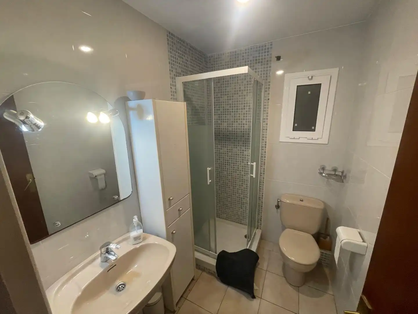 Baño de Piso de alquiler en Tarragona con Aire acondicionado, Calefacción y Amueblado