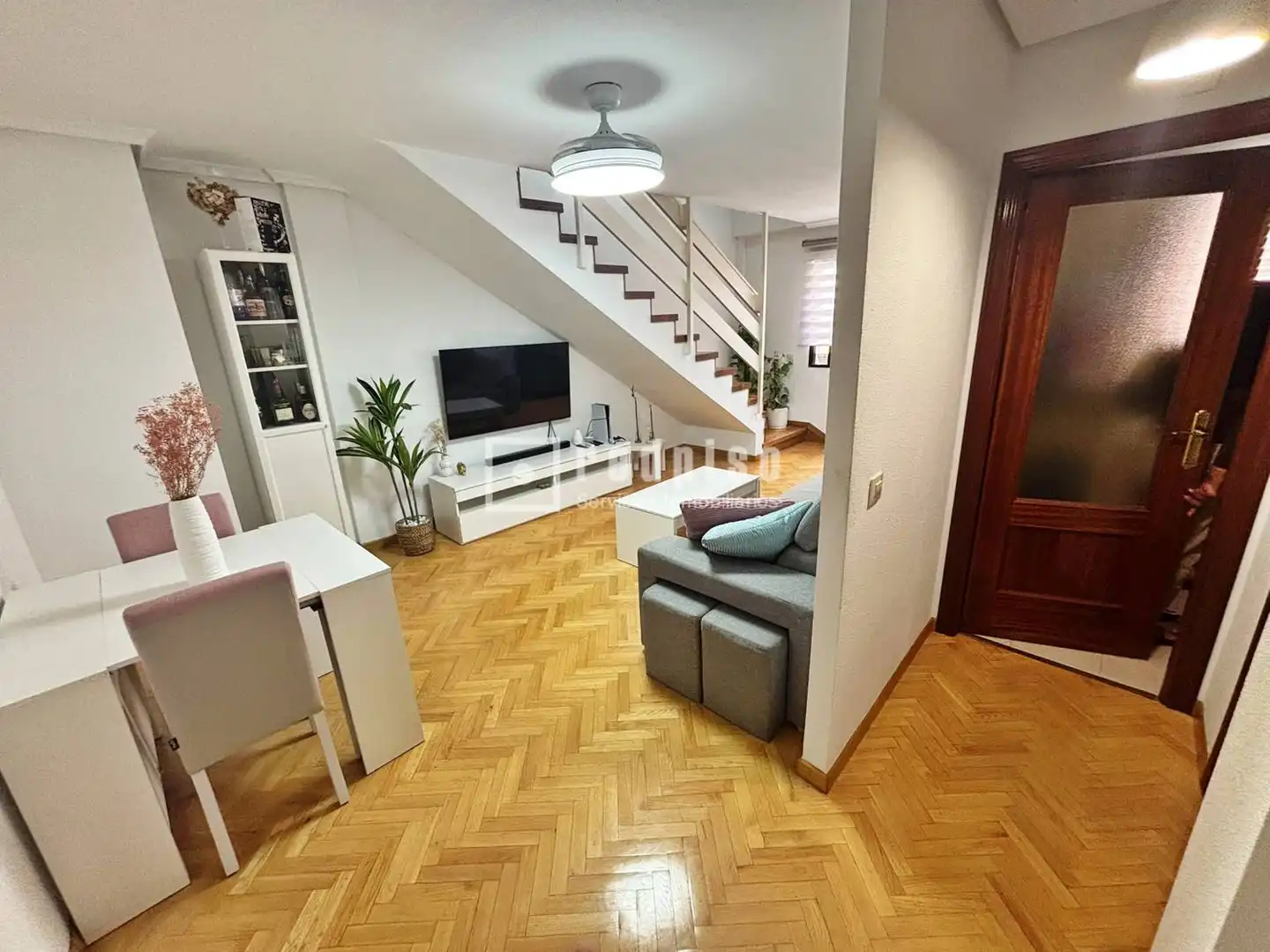 Sala d'estar de Pis en venda en Guadalajara amb Calefacció, Parquet i Moblat