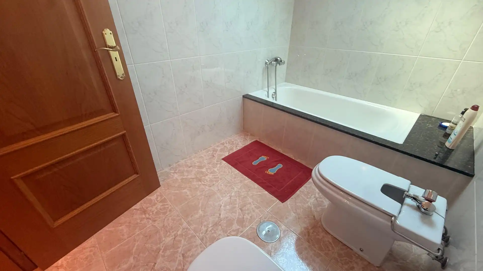 Baño de Casa o chalet en venta en Leiro con Jardín privado, Terraza y Trastero