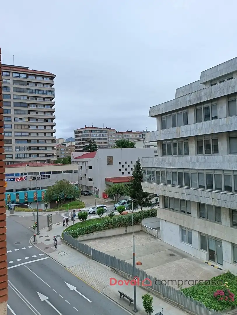 Vista exterior de Piso de alquiler en Vigo  con Calefacción, Parquet y Amueblado